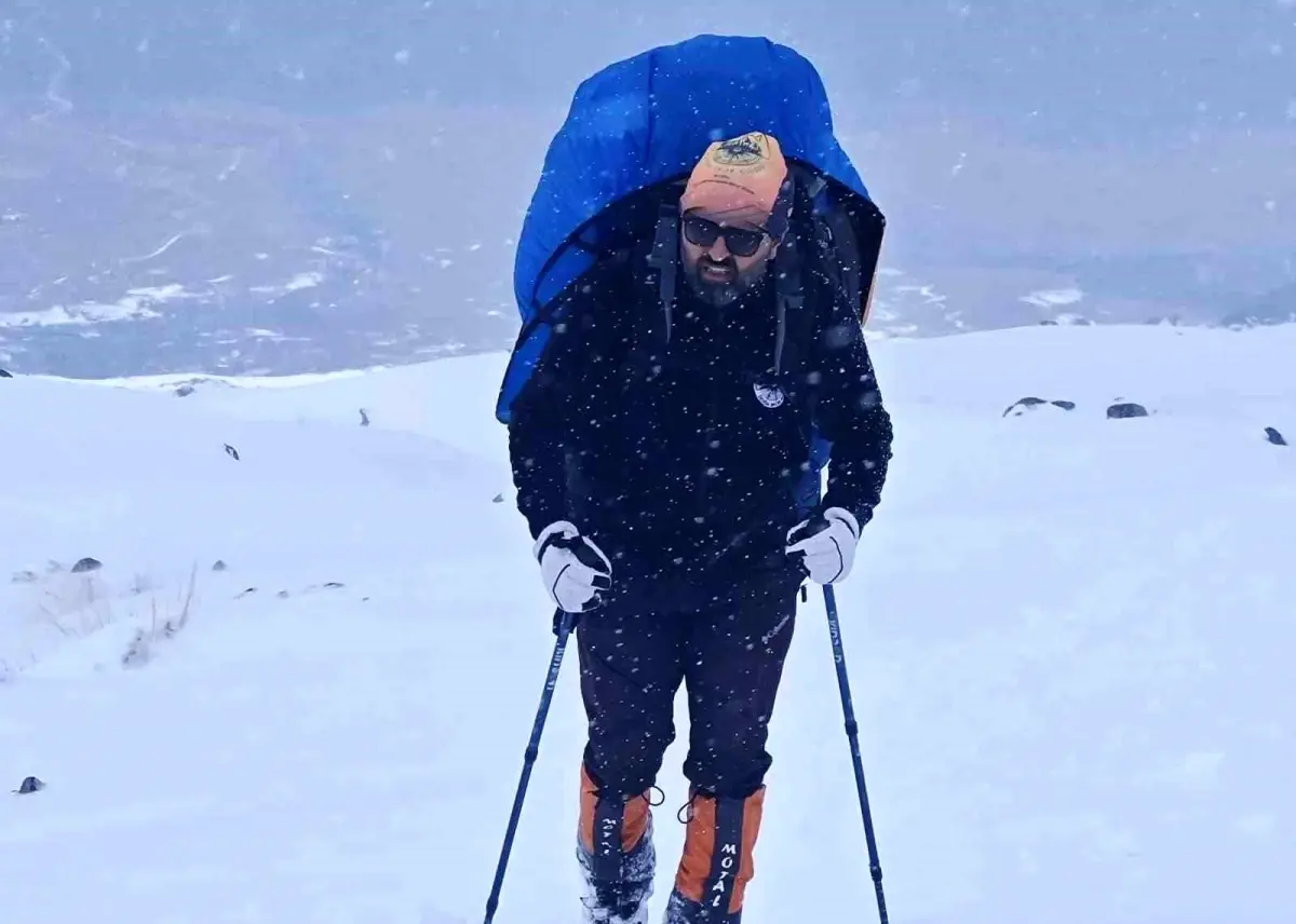 Sedat Karacan, Ağrı Dağı’nda Tek Başına Kış Zirvesine Ulaştı