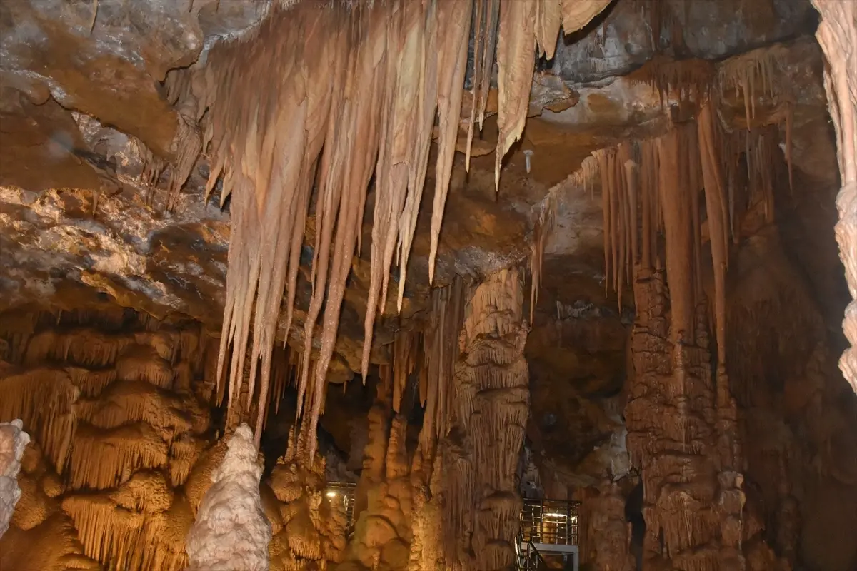 Karaca Mağarası'nda Ramazan Bayramı Coşkusuyla Turizm Sezonu Açıldı