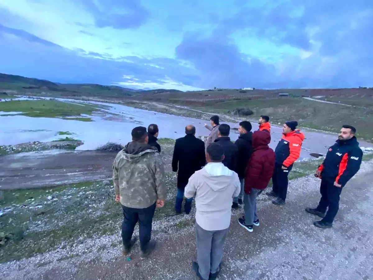 Kilis Musabeyli'de Traktörle Çamura Sıkışan Kişi AFAD'ın Hızlı Müdahalesiyle Kurtarıldı