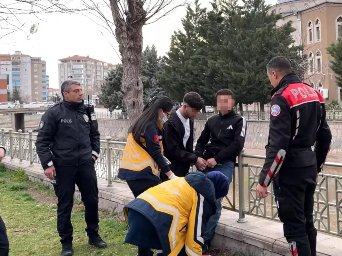 Aksaray’da 16 Yaşındaki Genç Parkta Bıçaklı Saldırı Sonrası Hastaneye Kaldırıldı