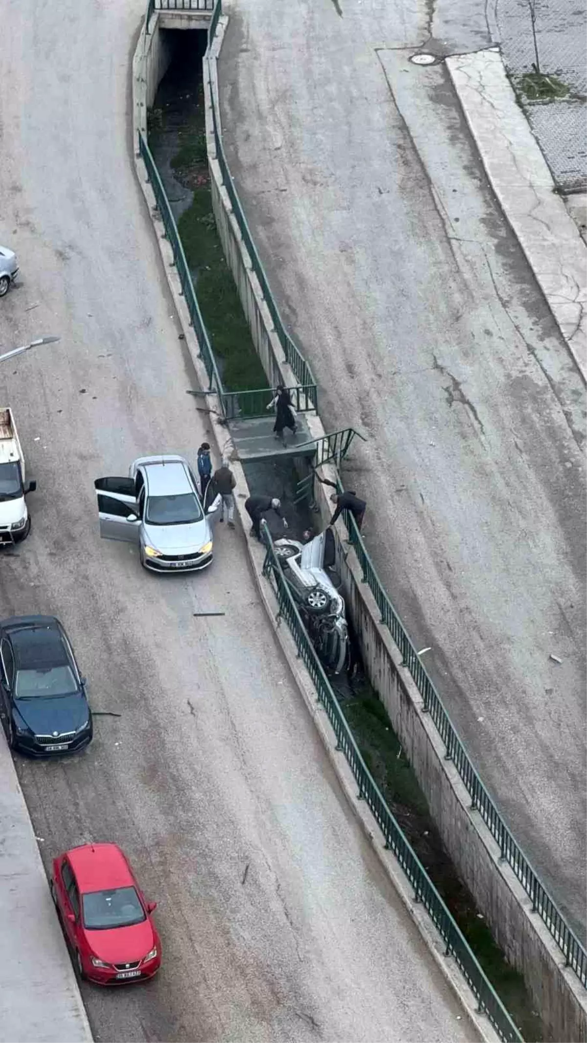 Karabük’te Alkollü ve Ehliyetsiz Sürücünün Kazası: 3 Araç Hasar Gördü, 225 Bin Lira Ceza Kesildi