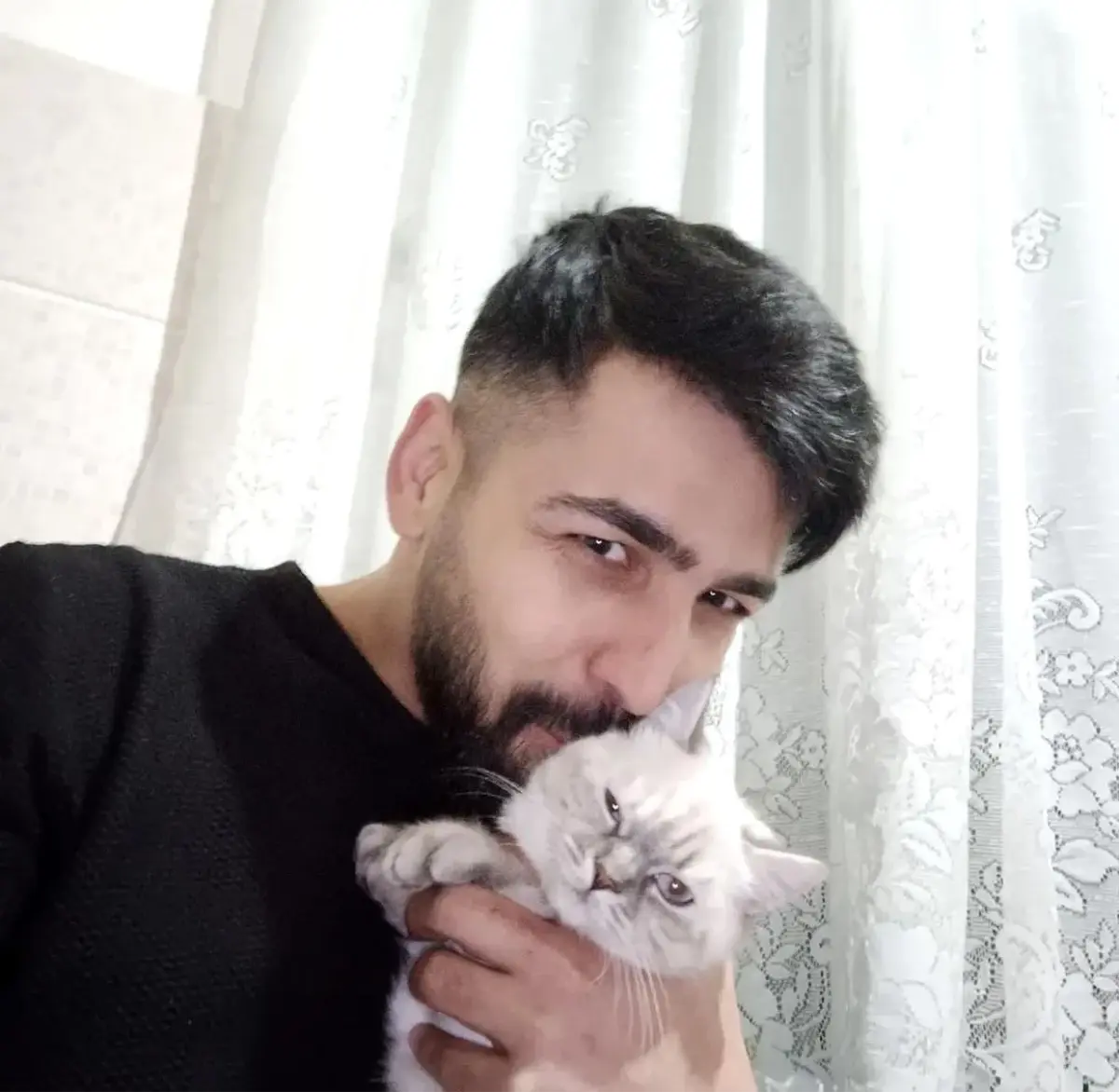 Antalya’da 34 Yaşındaki Genç Epilepsi Krizinde Hayatını Kaybetti, Ailesi Derin Yas Tutuyor