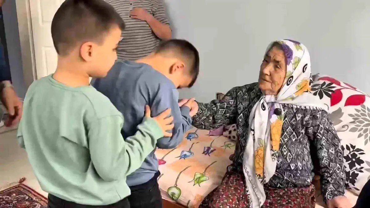 94 Yaşındaki Firdevs Nine, 187. Bayramı 5 Çocuk ve 29 Torunuyla Coşkuyla Kutladı