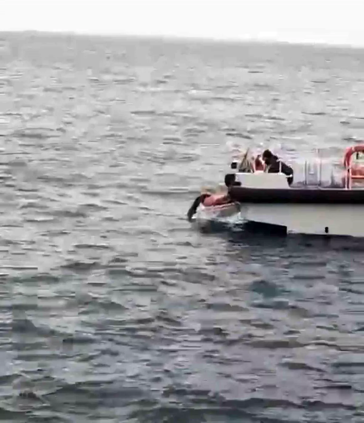 Amasra Sahilinde Kadın Denizde Sıkıntı Yaşadı, Güvenlik Ekipleri Hızlı Müdahale Etti