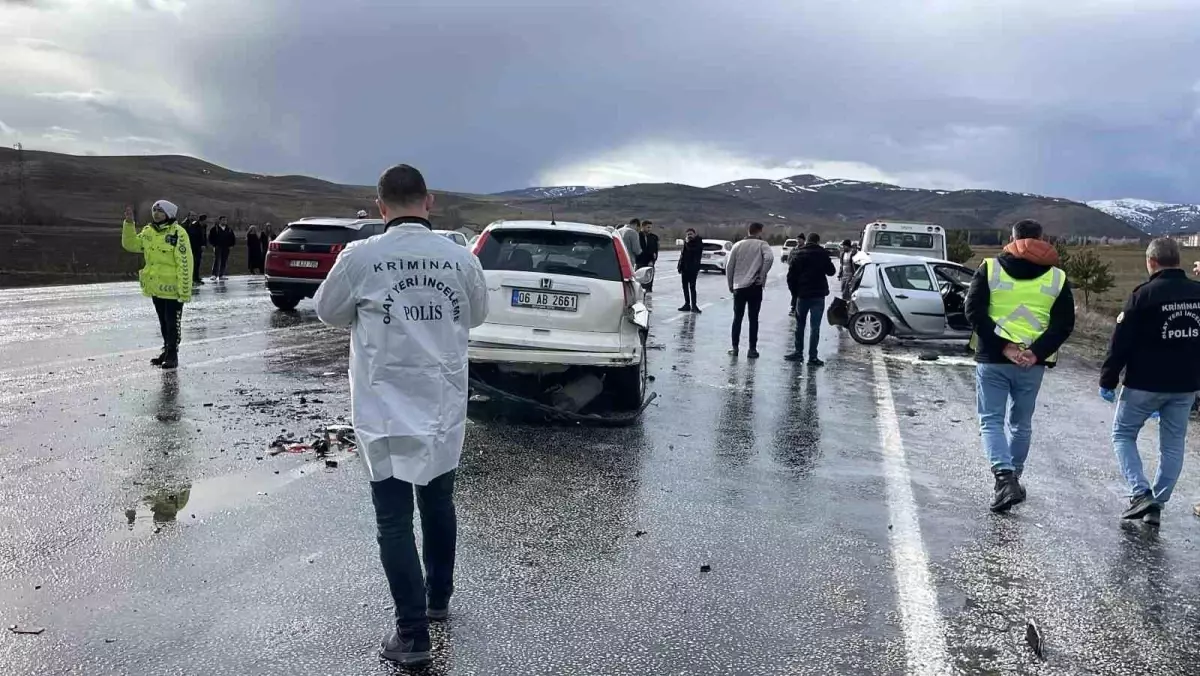 Sivas'ta Bayram Tatili Dönüşünde Şok Trafik Kazası: 1 Ölü, 5 Yaralı