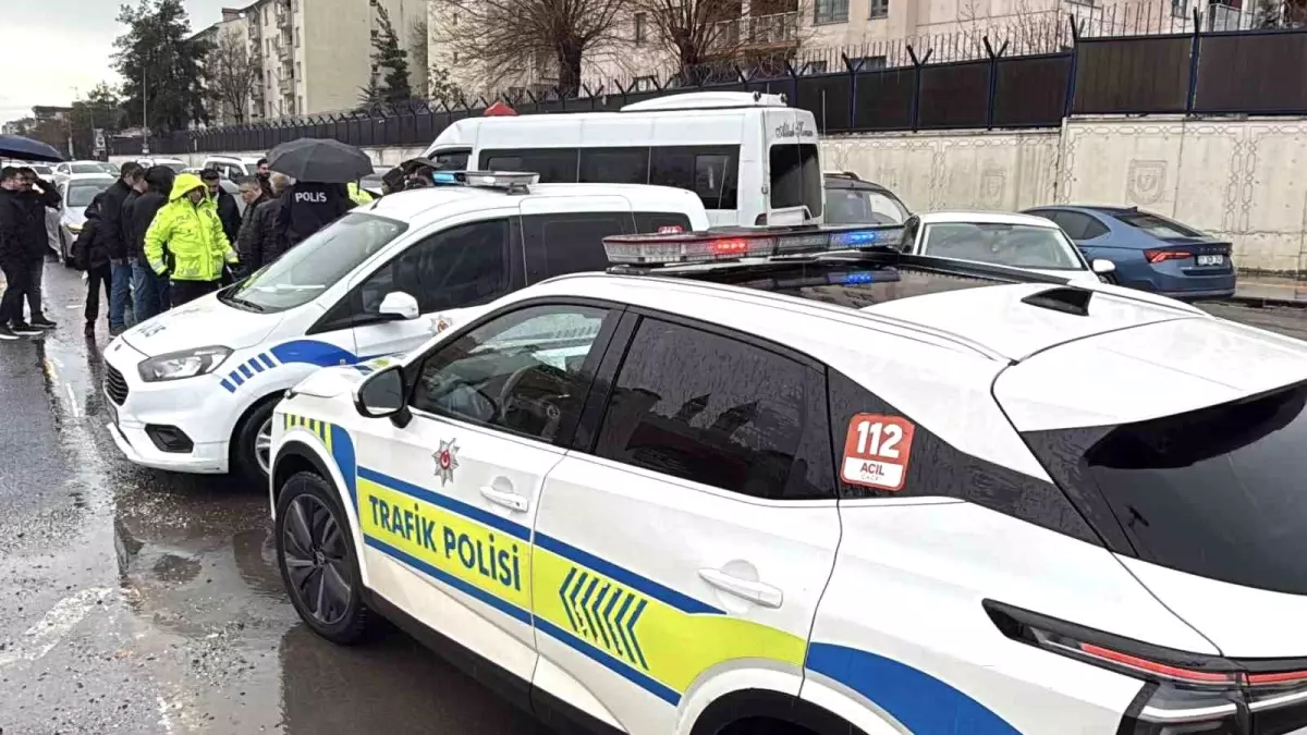 Diyarbakır’da Zincirleme Trafik Kazası: 4 Yaralı ve Yoğun Trafik Kesintisi