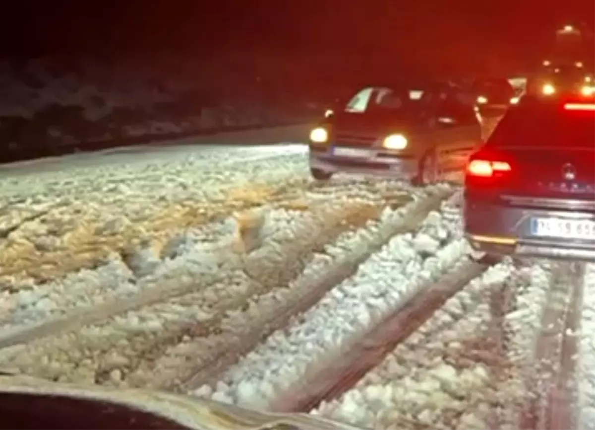 Şanlıurfa'da Şiddetli Dolu ve Kar Sürücüleri Zorladı