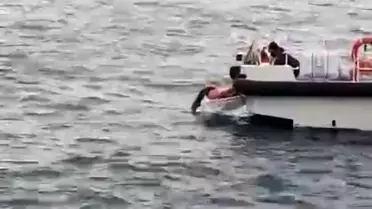 Kurtarma anında sahil güvenlik ekipleri