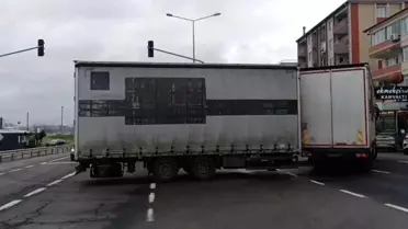 Yoğun trafik akışı ve kısıtlama tabelası