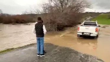 Su altında kalan Lice yolu