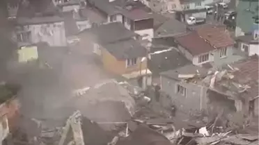 Çöken binanın enkaz görüntüsü