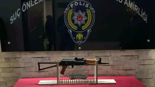 Operasyon sırasında ele geçirilen silah ve fişek