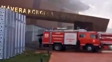 Yangın sonrası hasar görmüş Mavera Kongre Merkezi