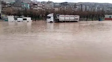 Sular altında kalan ev ve otel