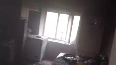 Yangın söndürülürken itfaiye araçları