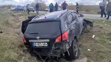 Kaza sonrası yol ve devrilen cip