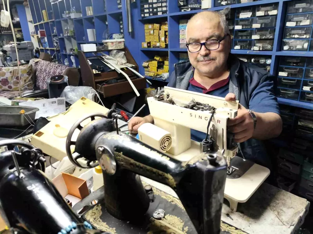 68 Yaşındaki Terzi, Arızalı Makinelerle Yeni Bir Kariyere Yelken Açtı