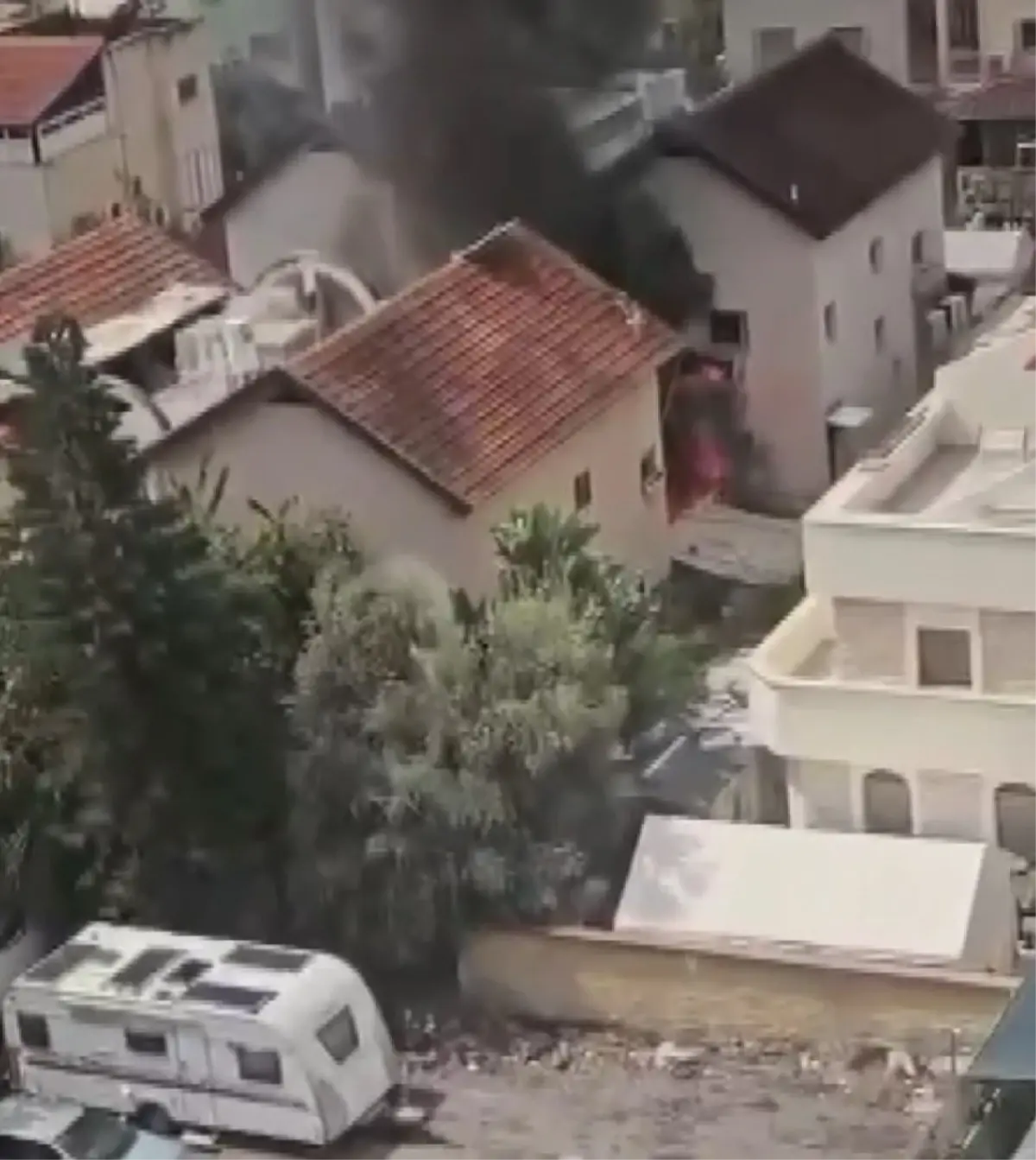 İran'dan Tel Aviv'e Füze Saldırısı: 6 Yaralı ve Şehirde Panik