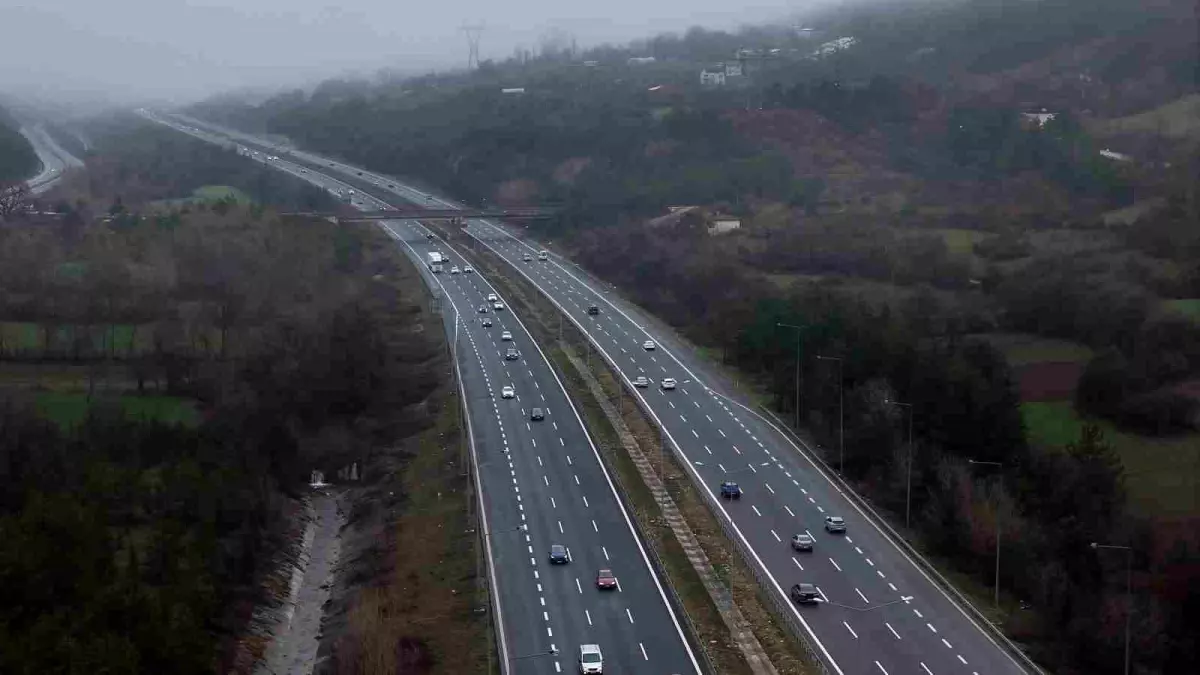 Bolu Geçişi'nde Dönüş Trafiği Yoğunlaşıyor: Sürücülere Uyarı