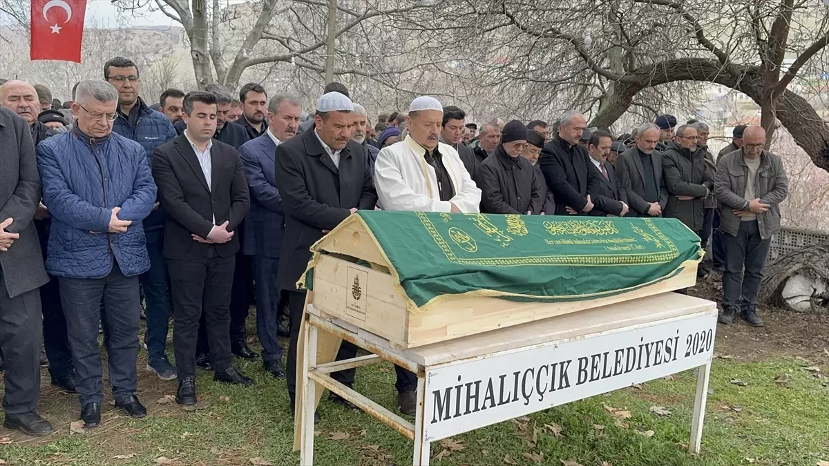 BBP Lideri Destici, 101 Yaşındaki Ahmet Sazak’ın Cenazesinde Taziyelerde Bulundu