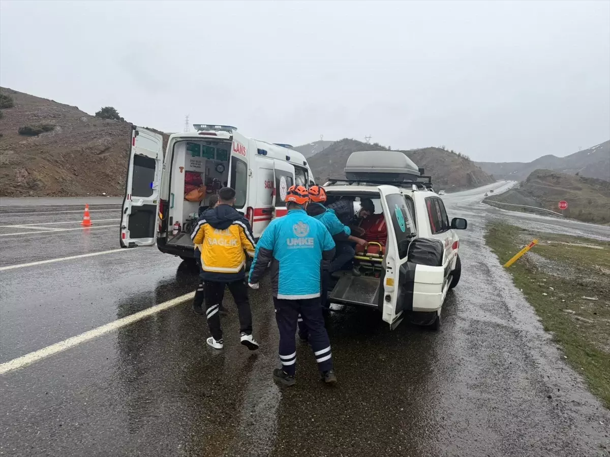 Bingöl‑Diyarbakır Karayolunda Otomobil Devrildi: 4 Yaralı