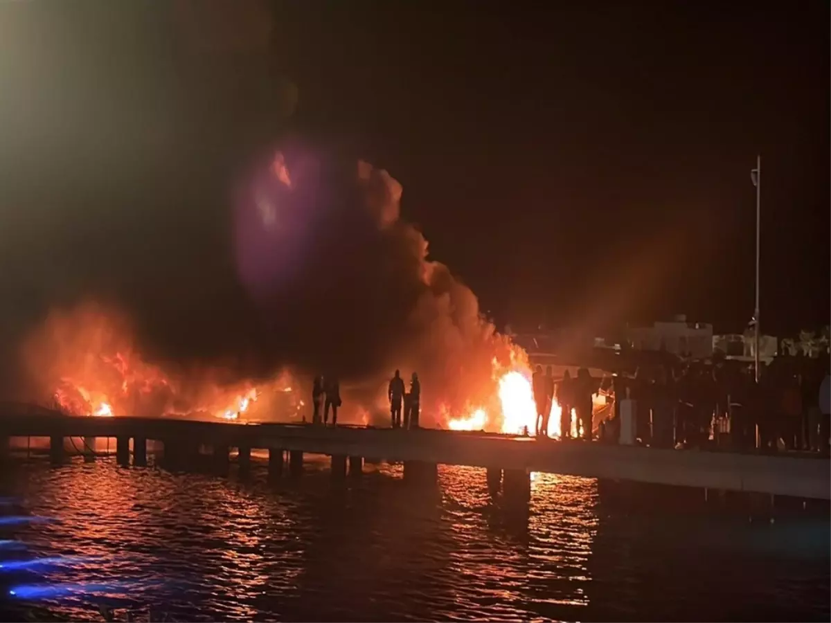 Bodrum Marina Yangını Sonrası 7 Motoryat Batırca Düşerek Deniz Kirliliği Endişesi Yarattı