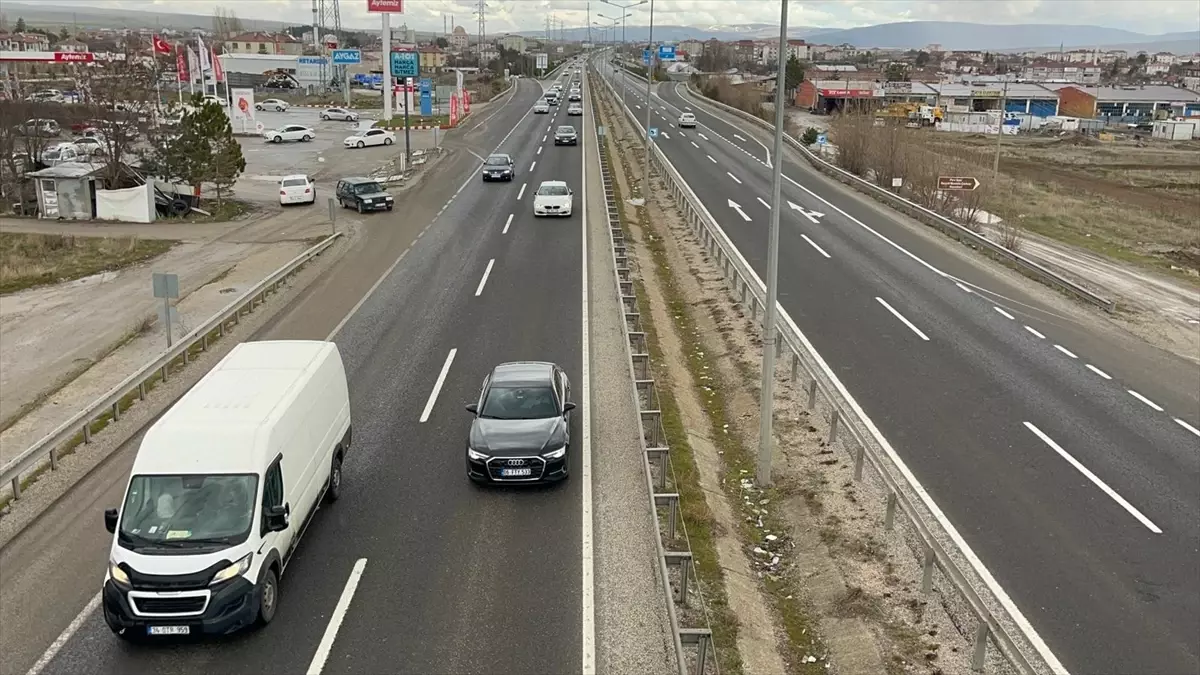 Çerkeş’te Bayram Dönüşü: D100’de Yoğun Trafik ve Sürücülere Uyarılar