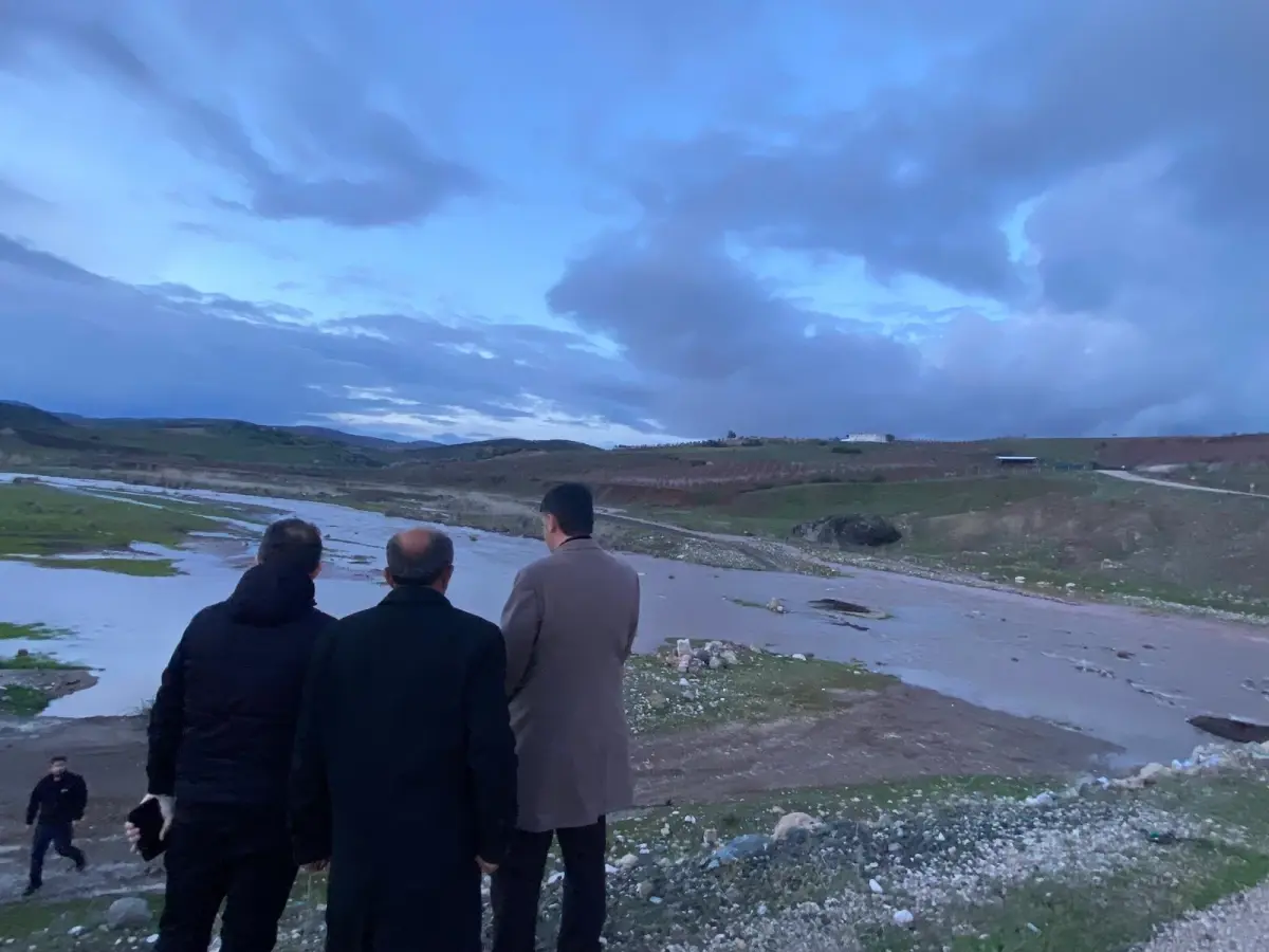 Kilis'te Sel Felaketinde Traktörle Mahsur Kalan Kişi Afad Tarafından Kurtarıldı