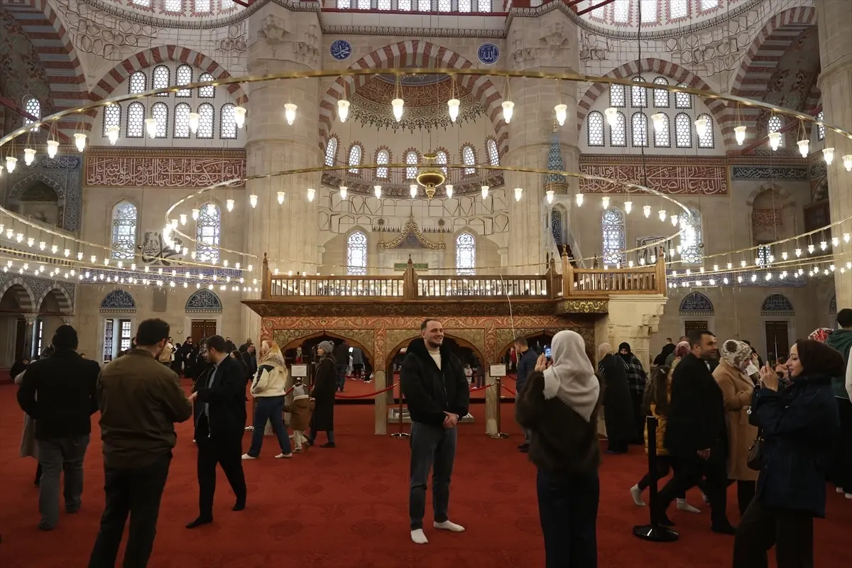 Edirne'de Ramazan Bayramı Coşkusu: Selimiye Camisi ve Tarihi Mekanlar Kalabalıklandı