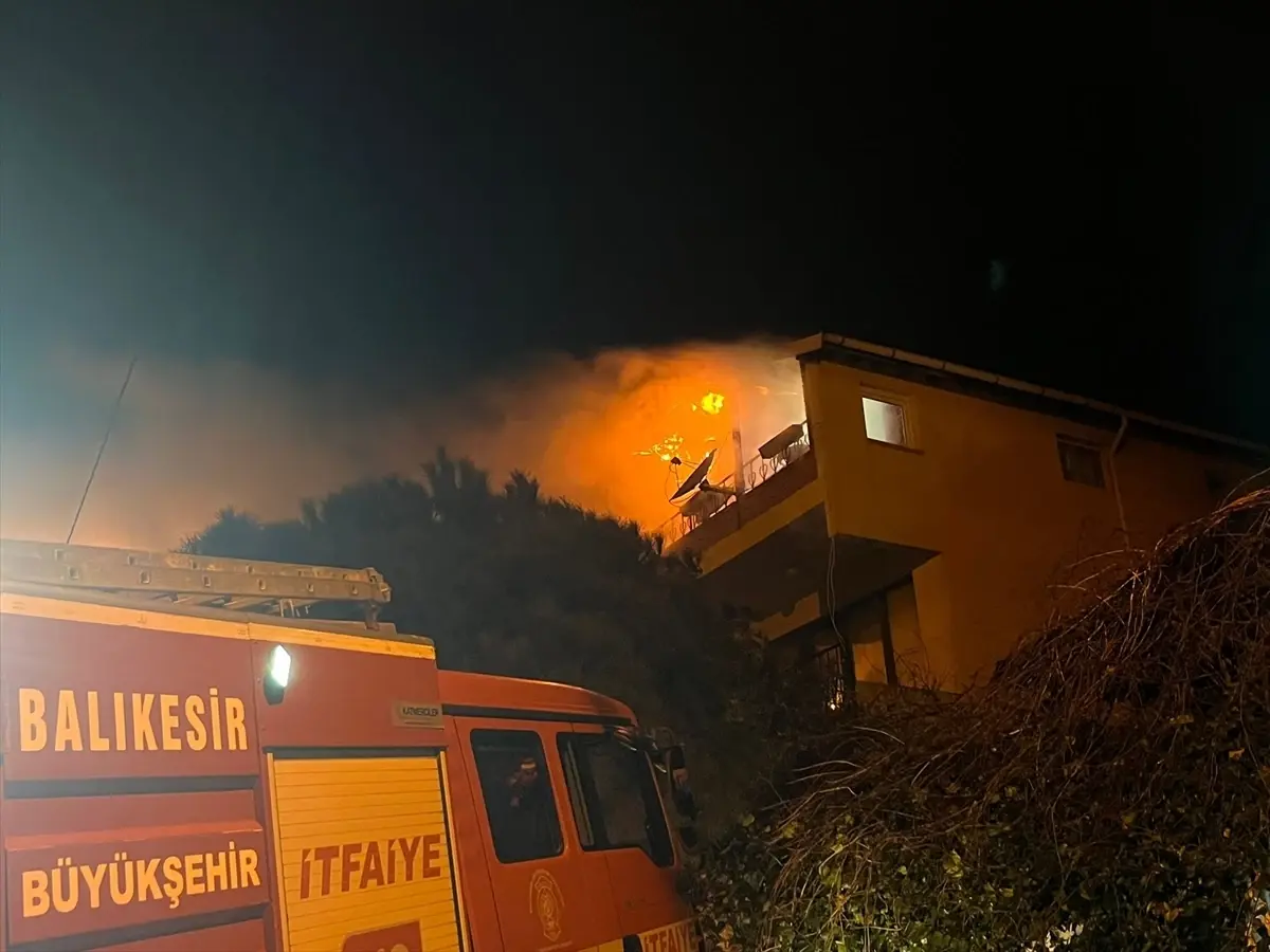 Erdek’te Çatı Yangını Kontrol Altına Alındı