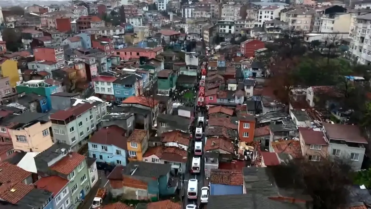 Fatih’te Doğal Gaz Patlaması Sonrası İki Bina Çöktü: Kurtarma Ekipleri Operasyona Başladı