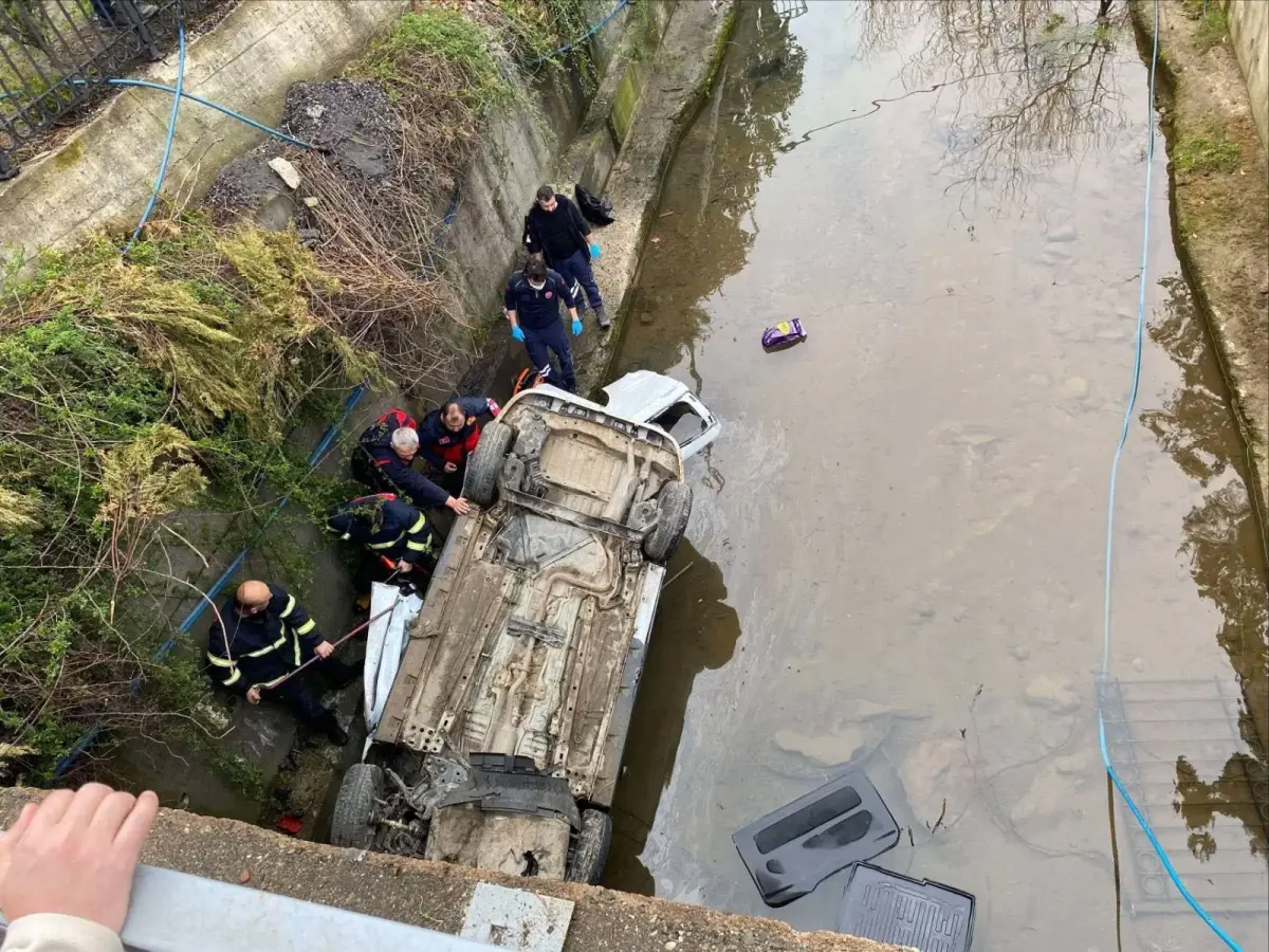 Tirebolu’da Hafif Ticari Araç Dereye Uçtu: 3 Ölüm, 2 Yaralı