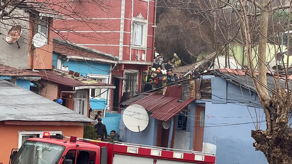 İstanbul Fatih’te Bina Çöküşü: Tek Kurtarılan Kişi Sağ Kurtarıldı