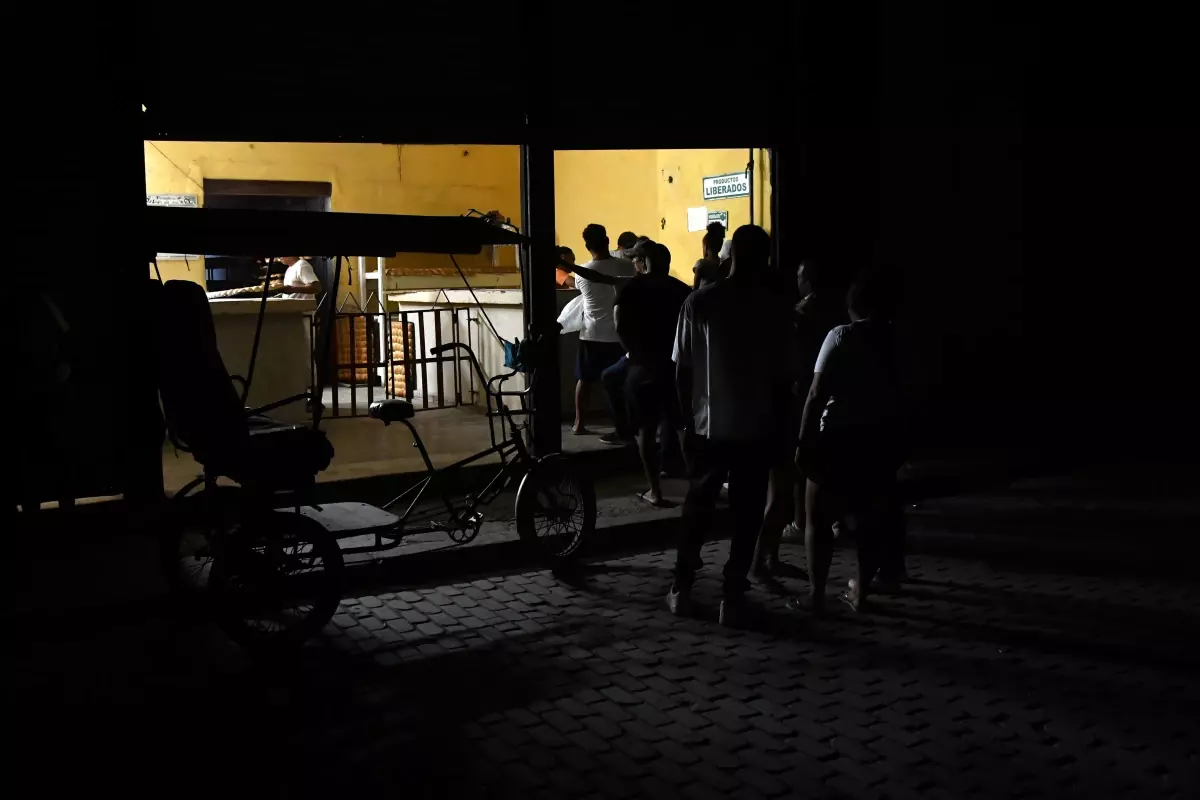 Küba’nın Ulusal Elektrik Şebekesi Çöktü: Yeniden Güçlendirme Çalışmaları Başladı