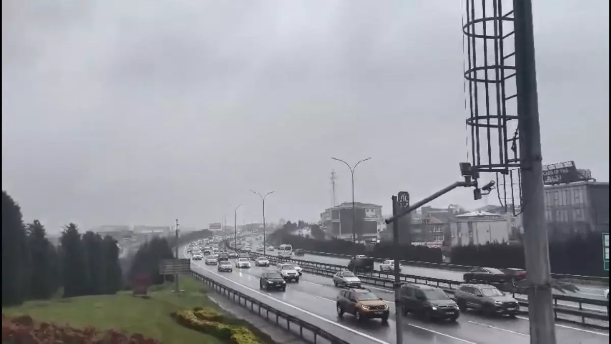 İstanbul’da Bayram Gününde Trafik Yoğunluğu Artıyor