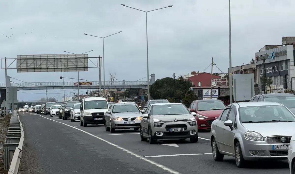 Tekirdağ‑İstanbul Karayolunda Bayram Trafiği Yoğunlaştı, Ağır Araçlar Kısıtlandı