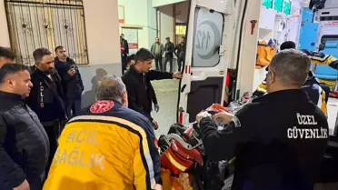 Kaza sonrası araç ve su birikintisi