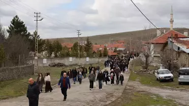 Akyel gösterisi sırasında süzülen atlar