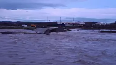 Yıkılan köprünün enkaz görüntüsü