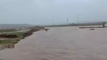 Sel nedeniyle su birikintileri ve köprü görüntüsü