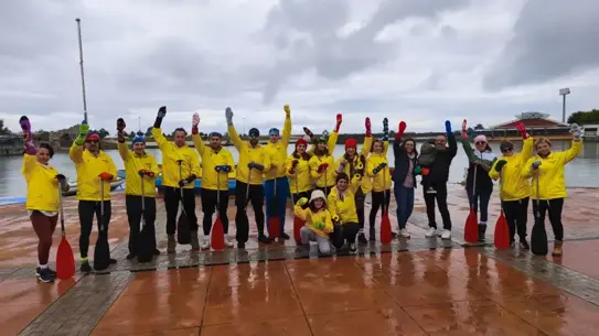 Etkinlikte sporcular renkli çoraplarıyla