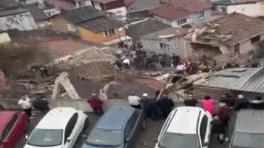 Patlamadan etkilenen binaların çöküş anı
