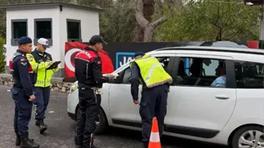 Jandarma ekiplerinin bayram ikramı dağıtımı