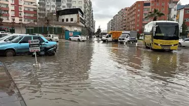 Sağanak sonrası Kızıltepe'de su birikintili yol