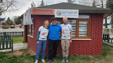 Axelle ve Leo bisikletleriyle Beyşehir gölü kenarında