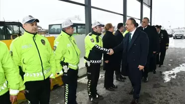 Vali Soytürk güvenlik birimlerine tebrik ediyor