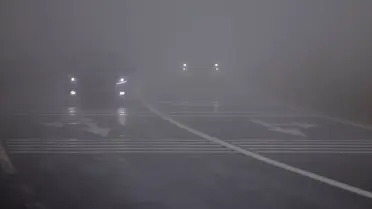 Sis içinde Zonguldak kara yolu