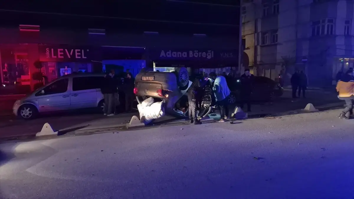 Eskişehir Tepebaşı'nda Araç Devrildi, Sürücü Hastaneye Kaldırıldı