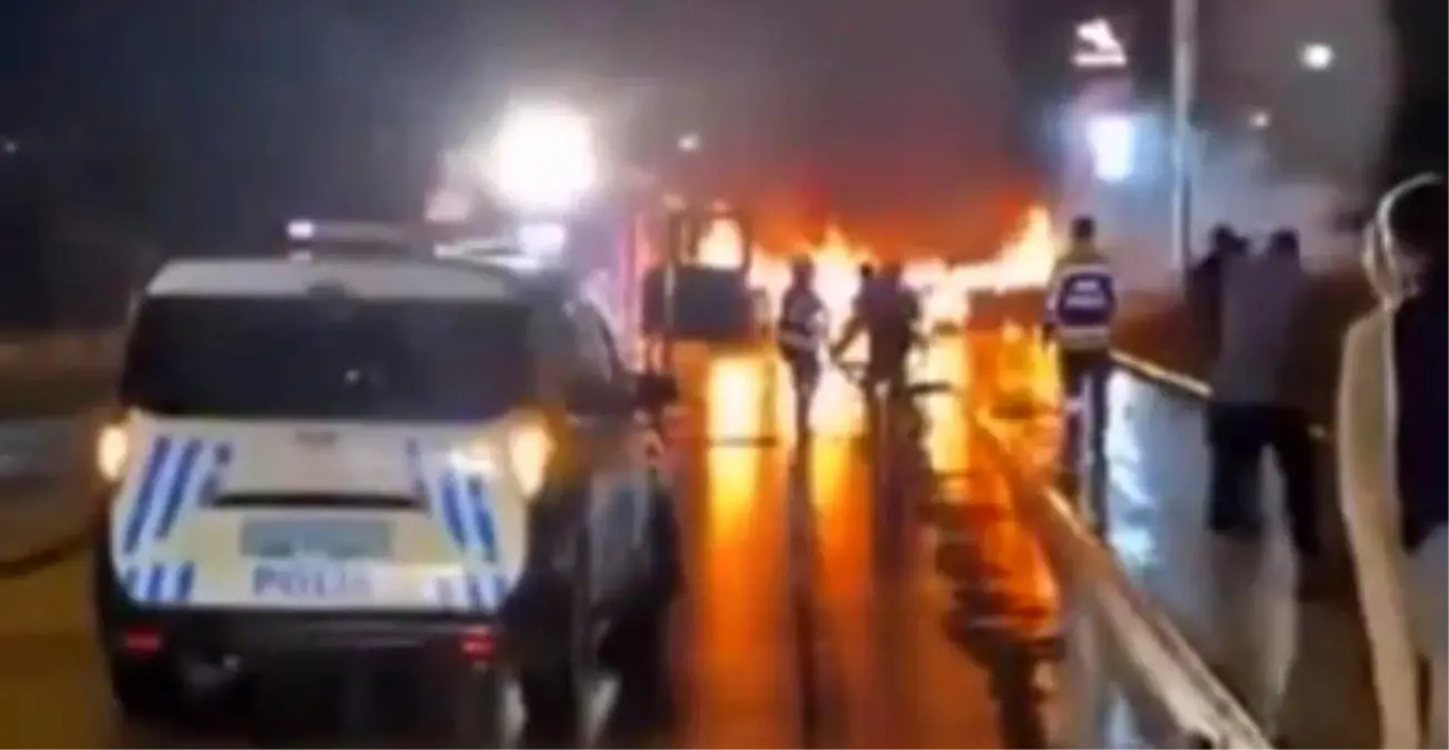 Gaziantep'te İki Araç Çarpıştı, Şiddetli Yangın Oluştu