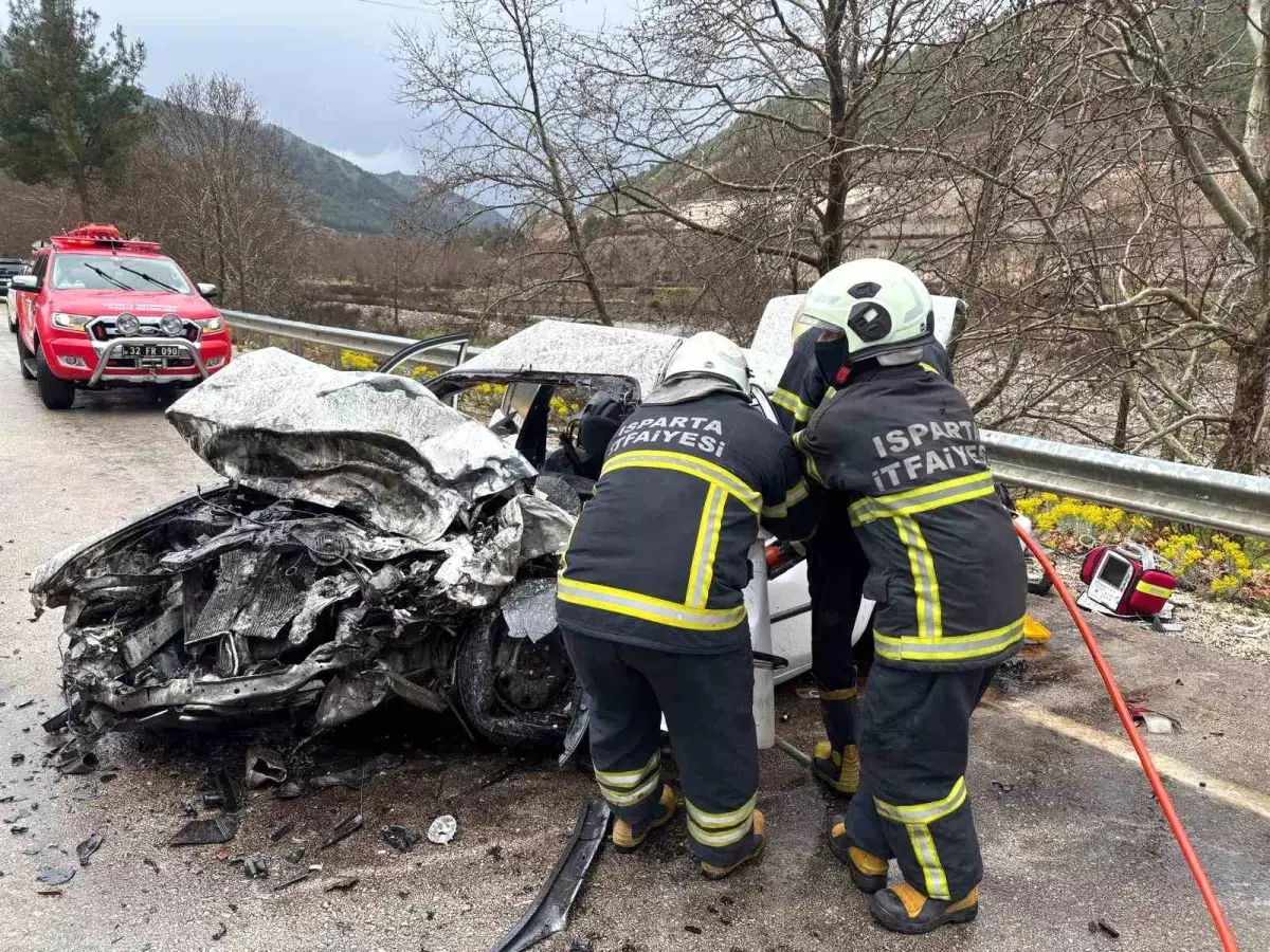 Isparta‑Antalya Karayolunda Feci Çarpışma: 2 Ölü, 4 Yaralı